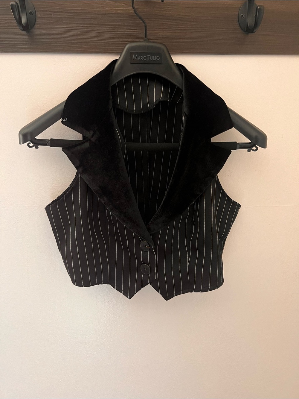SHEIN Black Pinstripe Velvet-Collar Cropped Vest